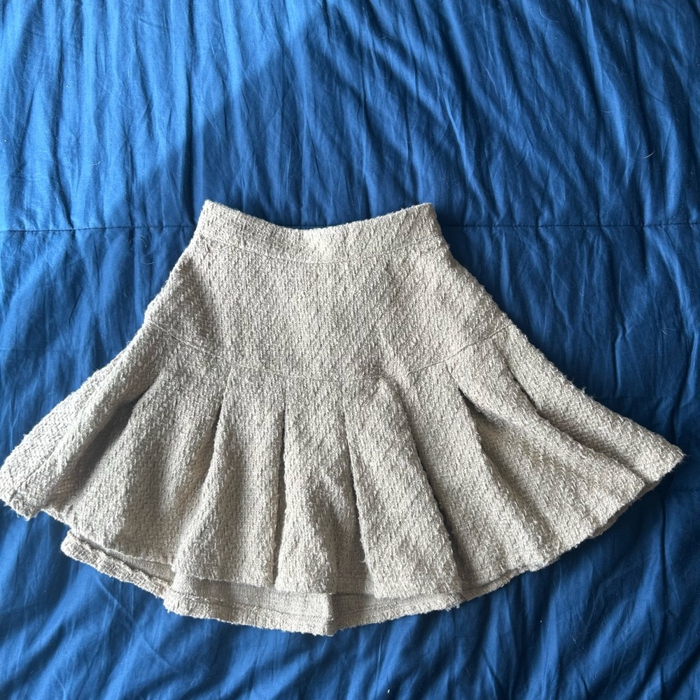 Kendall & Kylie Cream Mini Skater Skirt with Pleated High-low Design